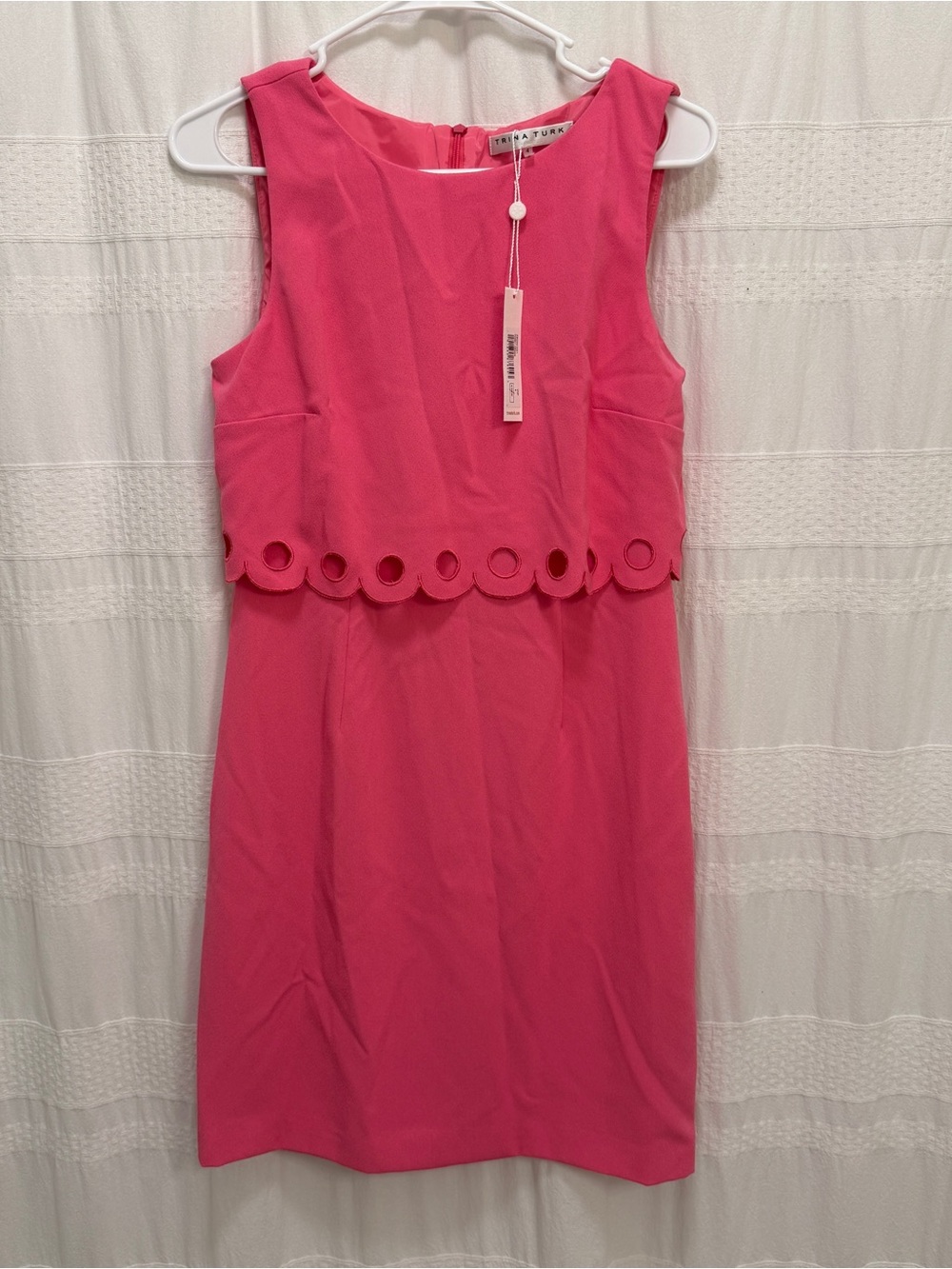 NWT Trina Turk Posey Sheath Dress Pink Women’s 4 Sleeveless Scallop